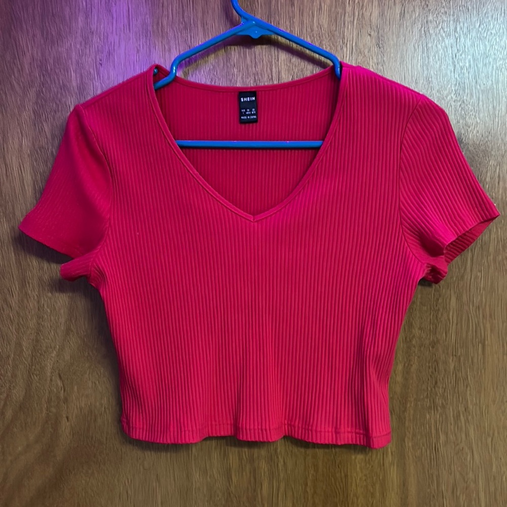 Red cropped v-neck shirt